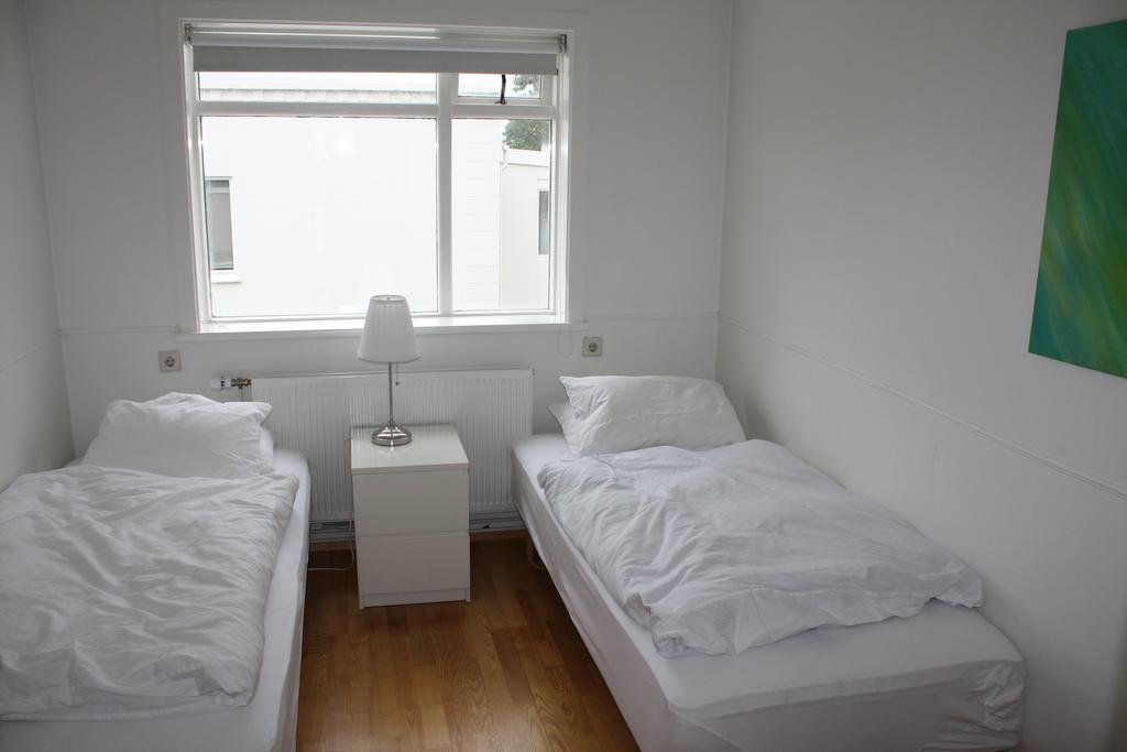 Brekkugata 33 Guesthouse 阿克雷里 外观 照片